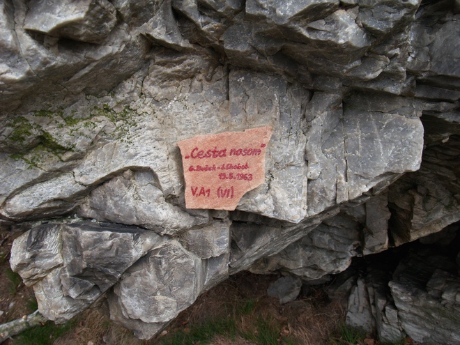 Plaque commemorating the ascent of E. Buček and J. Chobot in 1963