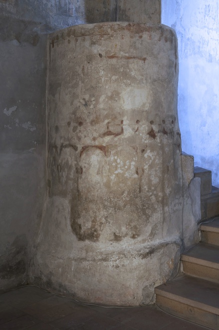 Pulpit in St George’s Church decorated with incisions, paintings, and an inscription with the year date 16[...]