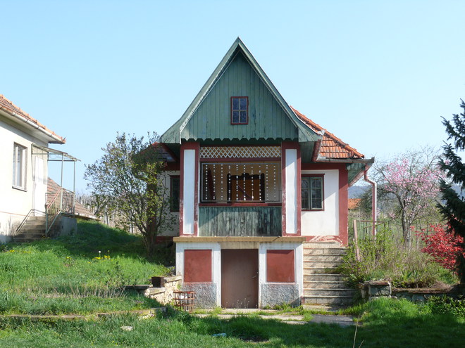 A brick-built two-storied winegrower’s house in the Nitra part of the vineyards with habitable above-ground part from 1935