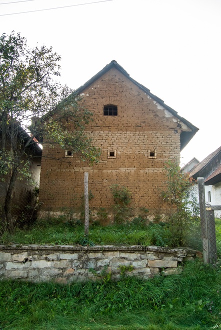 Stable wall of sun-dried bricks in the yard of house No. 77 in the Nitra line