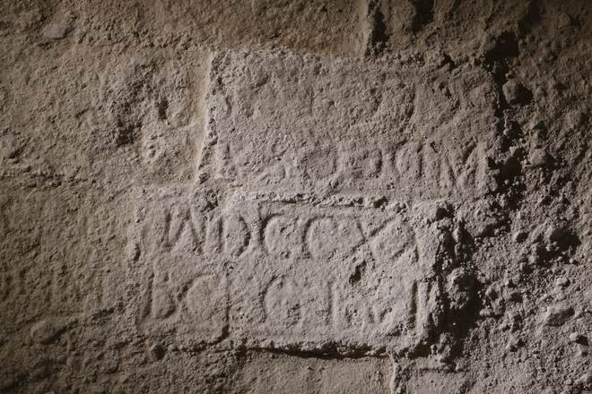 Impression of a brick of 29 × 14 × 5.5 cm and the inscription ‘PCFGTAR MDCCXX’ assigned to the brickworks of Pavol IV Forgach (1677–1746), which was used for the pavement of the Baroque renovation of St George’s Church in Kostoľany pod Tribečom