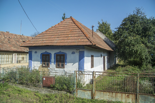 House with plastic and painted decoration of the front façade in Horný koniec no. 503