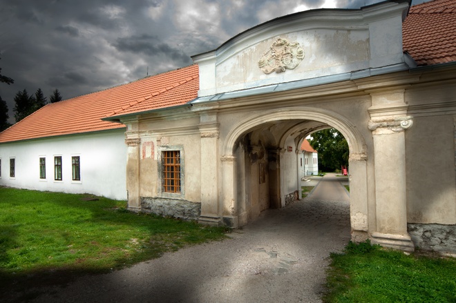 Jelenec, northern wing of a manor house with passage to the yard and avant-corps decorated with the coat of arms of the Forgach Family 
