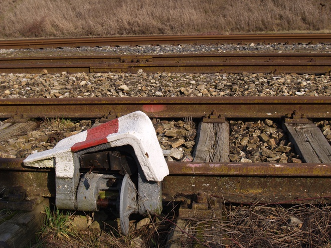 Osobná doprava na železničnej trati Zlaté Moravce – Zbehy sa zastavila 2. 2. 2003 z dôvodu nerentabilnosti