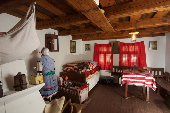 Permanent exhibition of folk culture in Folk House in Žirany, the furnishings of the front room