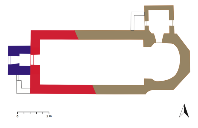 Stavebný vývoj Kostola Najsvätejšej Trojice. Červená: neskororománska stavebná fáza (13. storočie); modrá: renesančná stavebná fáza (16. storočie); hnedá: baroková stavebná fáza (18. storočie); čierna linka: 20. storočie