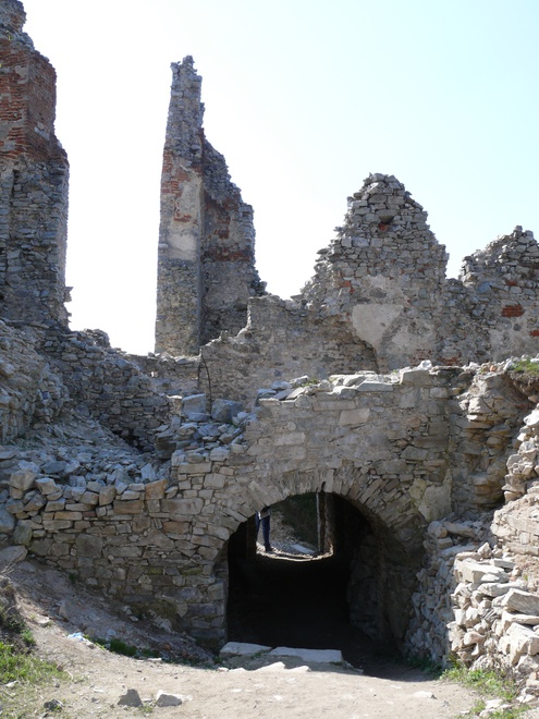 Obnovený prechod z južného predhradia do horného hradu